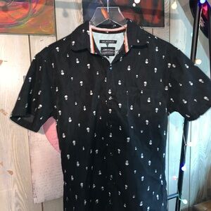 Geometrix - Men’s Size Medium Black Skull Print Button Down Short Sleeve Shirt